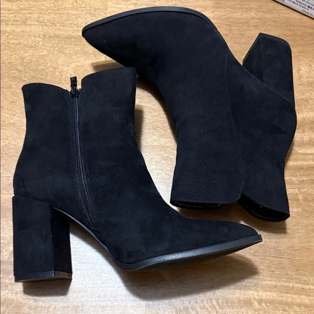 Athlefit heeled black suede boots